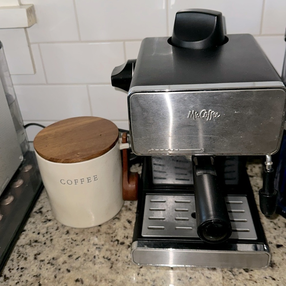 Mr Coffee espresso and cappuccino maker with milk steamer